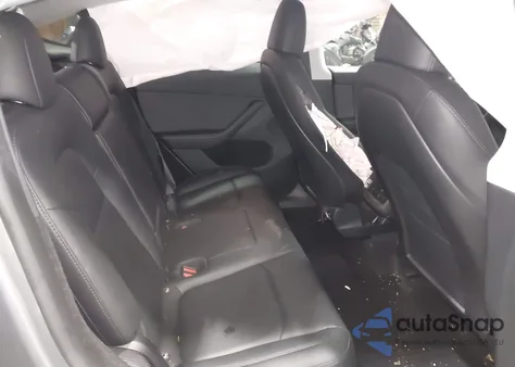 2024 Tesla Model Y Long Range Dual Motor All-Wheel Drive z USA, uszkodzony, nr VIN 7SAYGDEE8RA286933